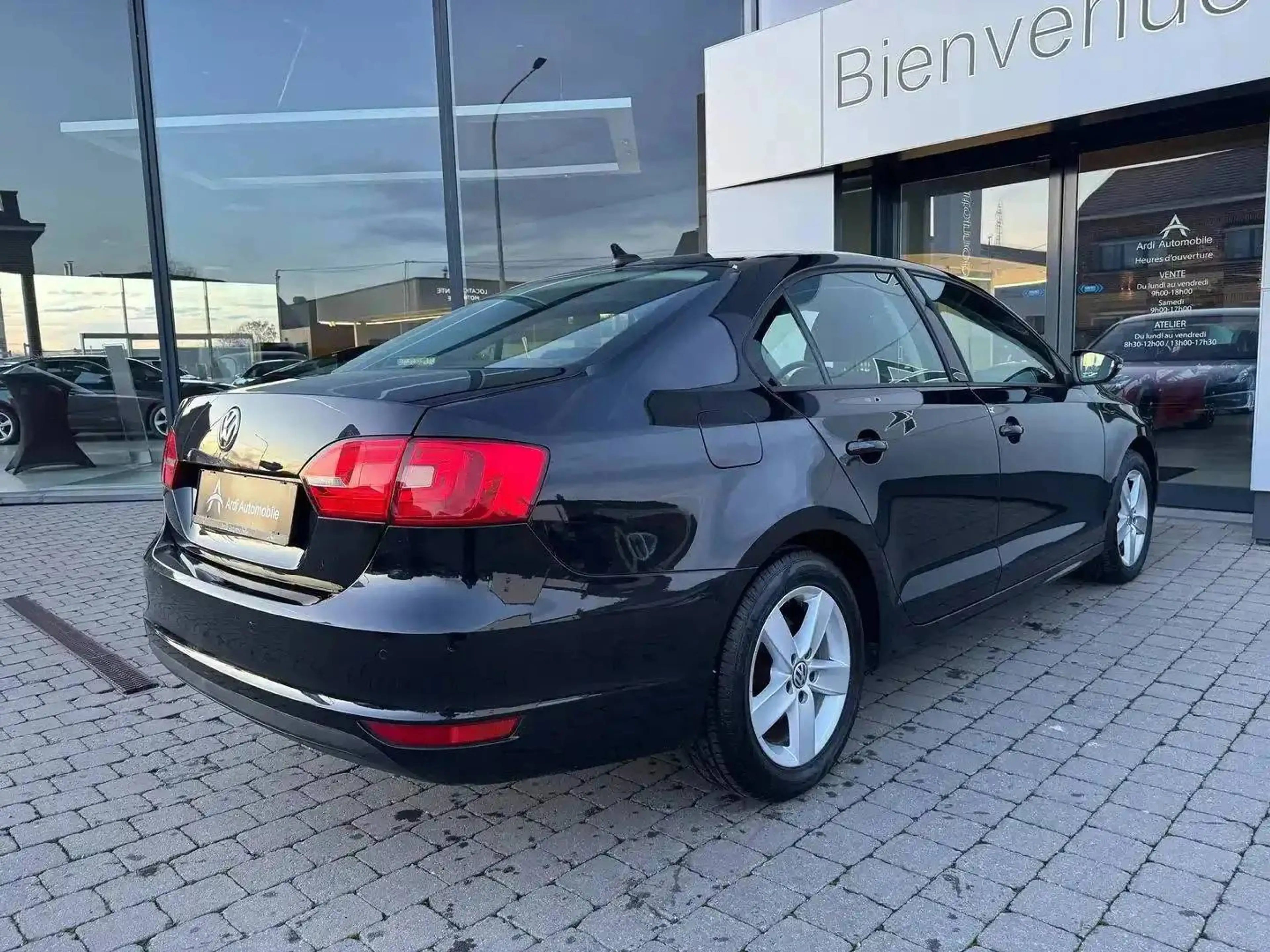 Volkswagen Jetta 1.6 TDi *GARANTIE 12 MOIS*1er PROPRIETAIRE* — photo 4