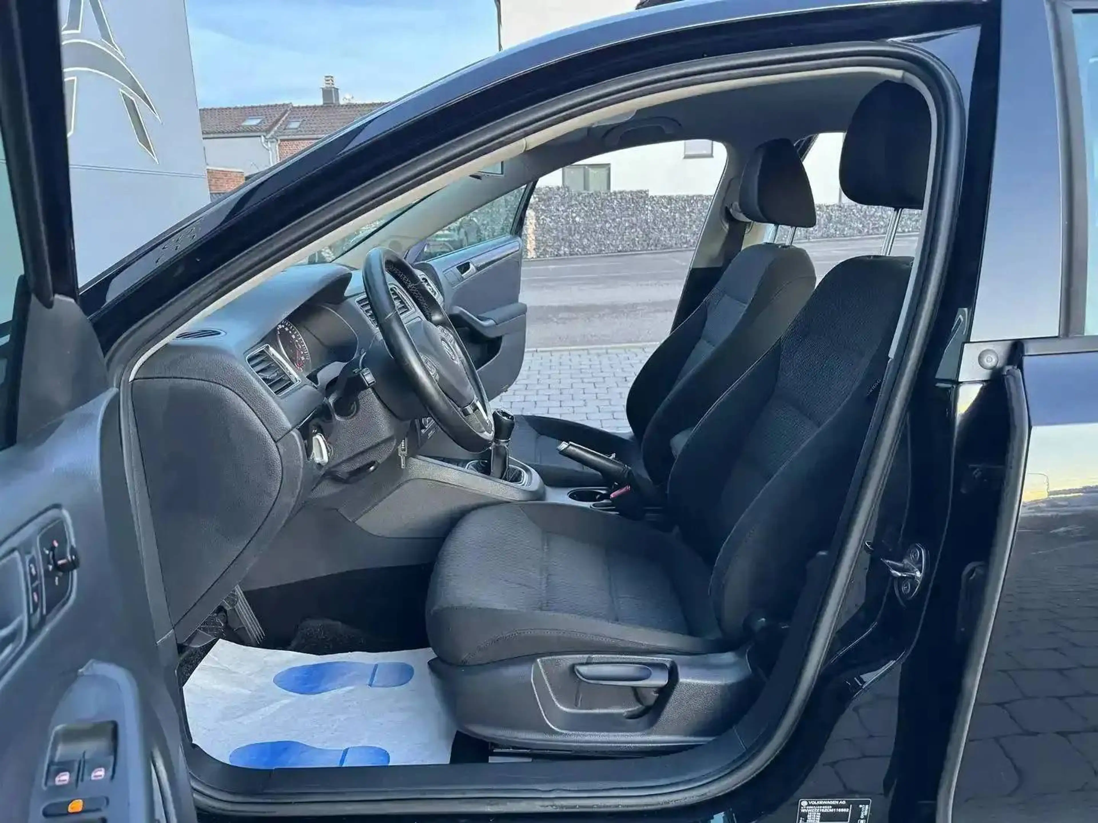 Volkswagen Jetta 1.6 TDi *GARANTIE 12 MOIS*1er PROPRIETAIRE* — photo 7