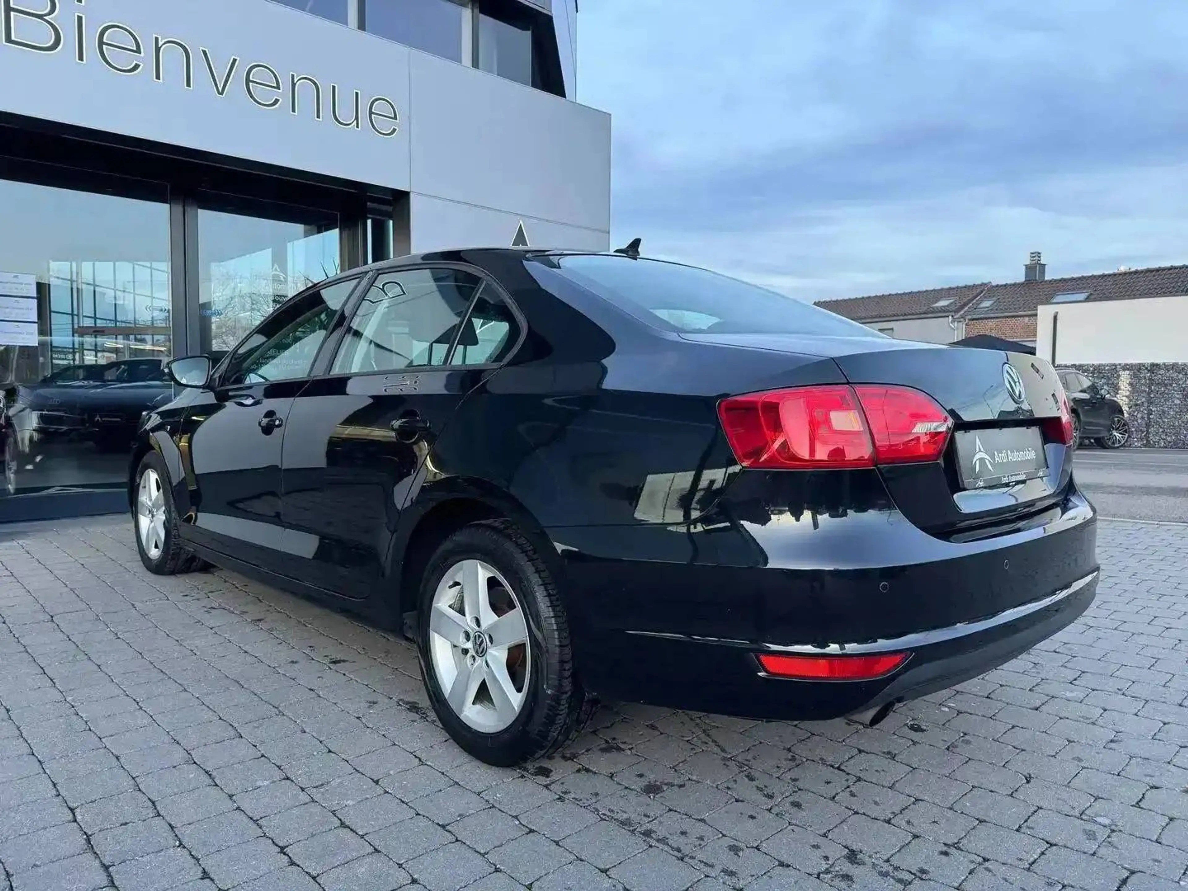 Volkswagen Jetta 1.6 TDi *GARANTIE 12 MOIS*1er PROPRIETAIRE* — photo 6