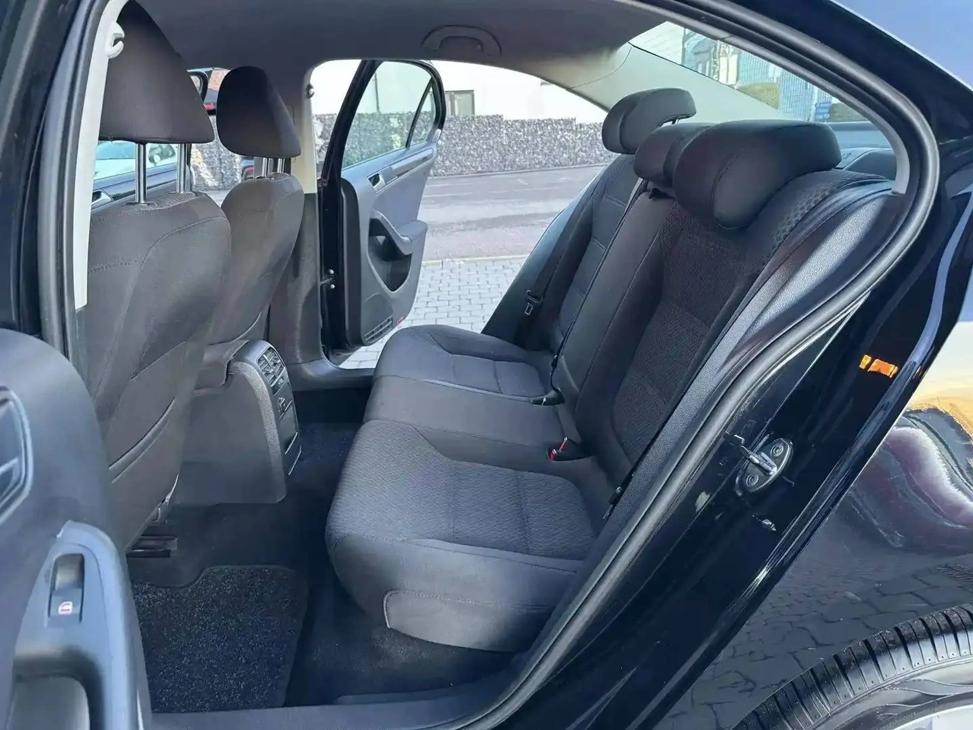 Volkswagen Jetta 1.6 TDi *GARANTIE 12 MOIS*1er PROPRIETAIRE* — photo 10