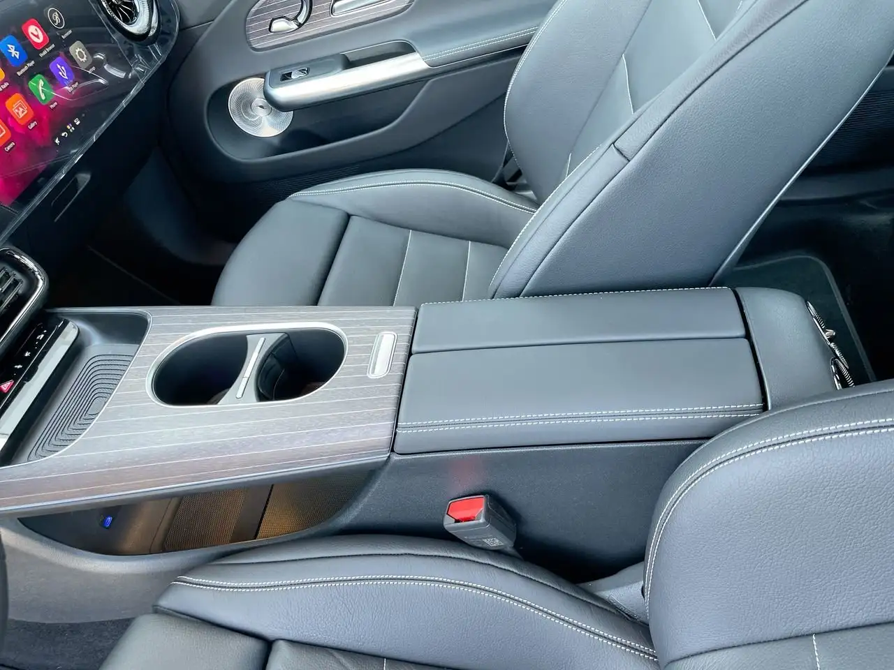 Mercedes-Benz CLA снимка Mercedes-Benz CLA