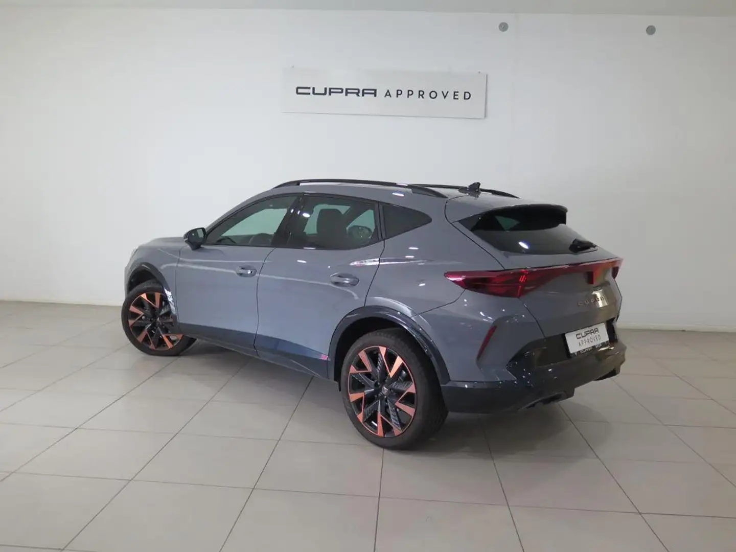 CUPRA Formentor 1.5 eTSI 150 DSG Gris - 2