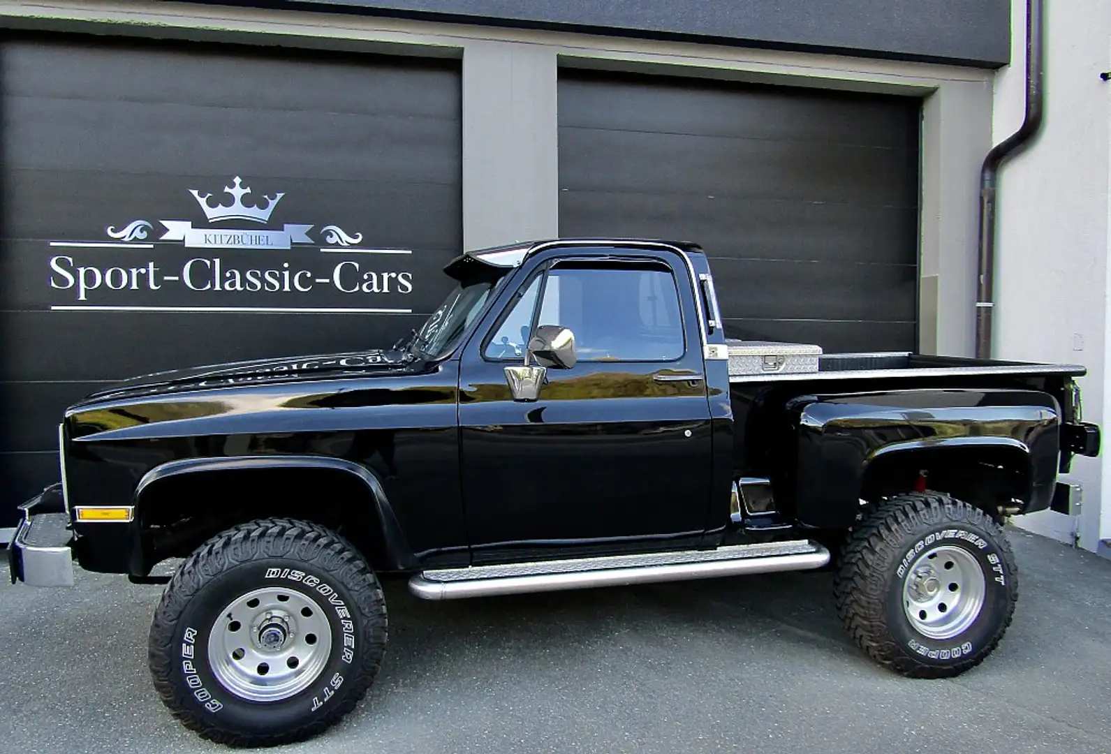 Chevrolet C/K Pickup  GMC Sierra Grande Pickup Stepside Černá - 2