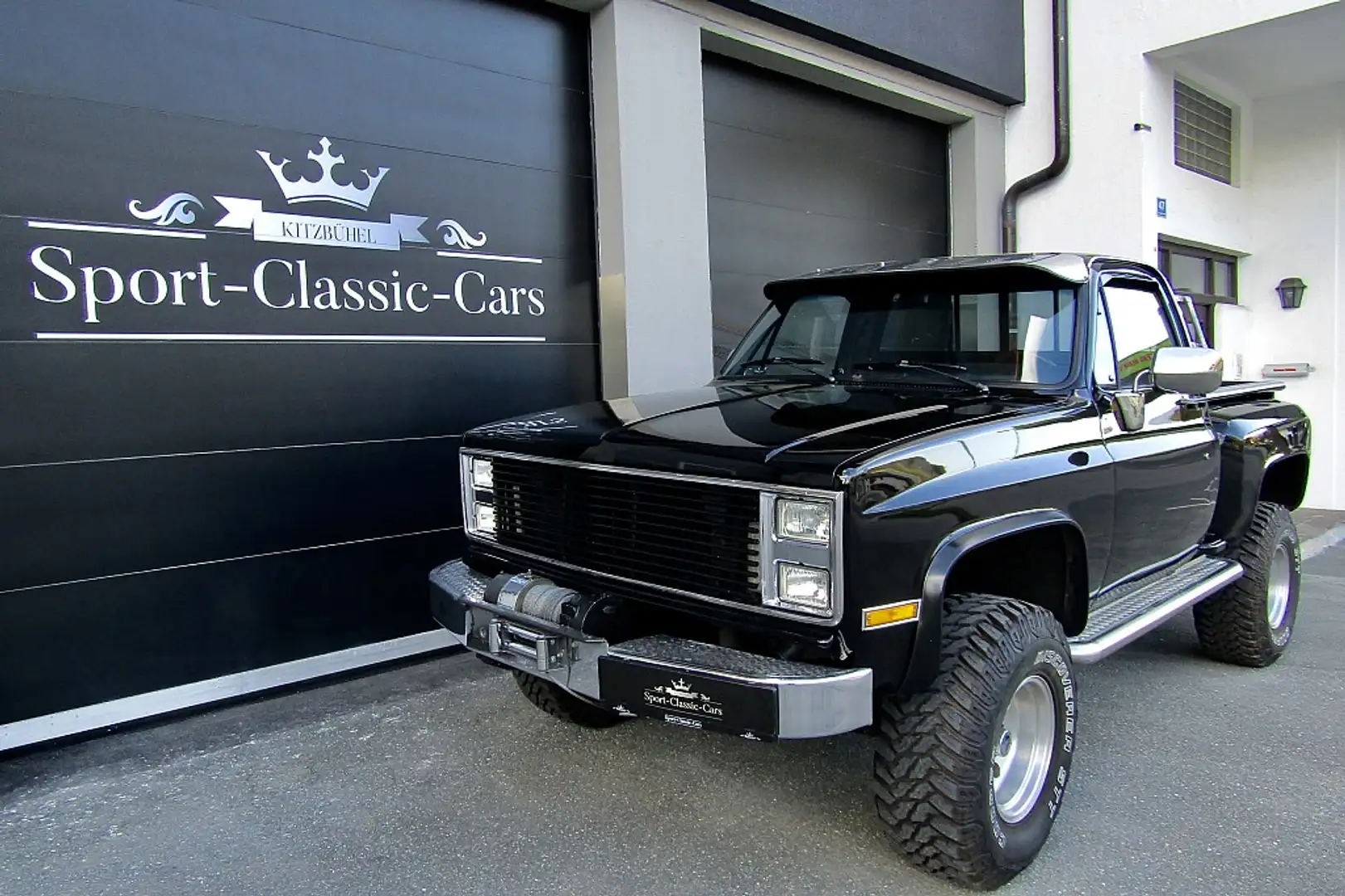 Chevrolet C/K Pickup  GMC Sierra Grande Pickup Stepside Černá - 1
