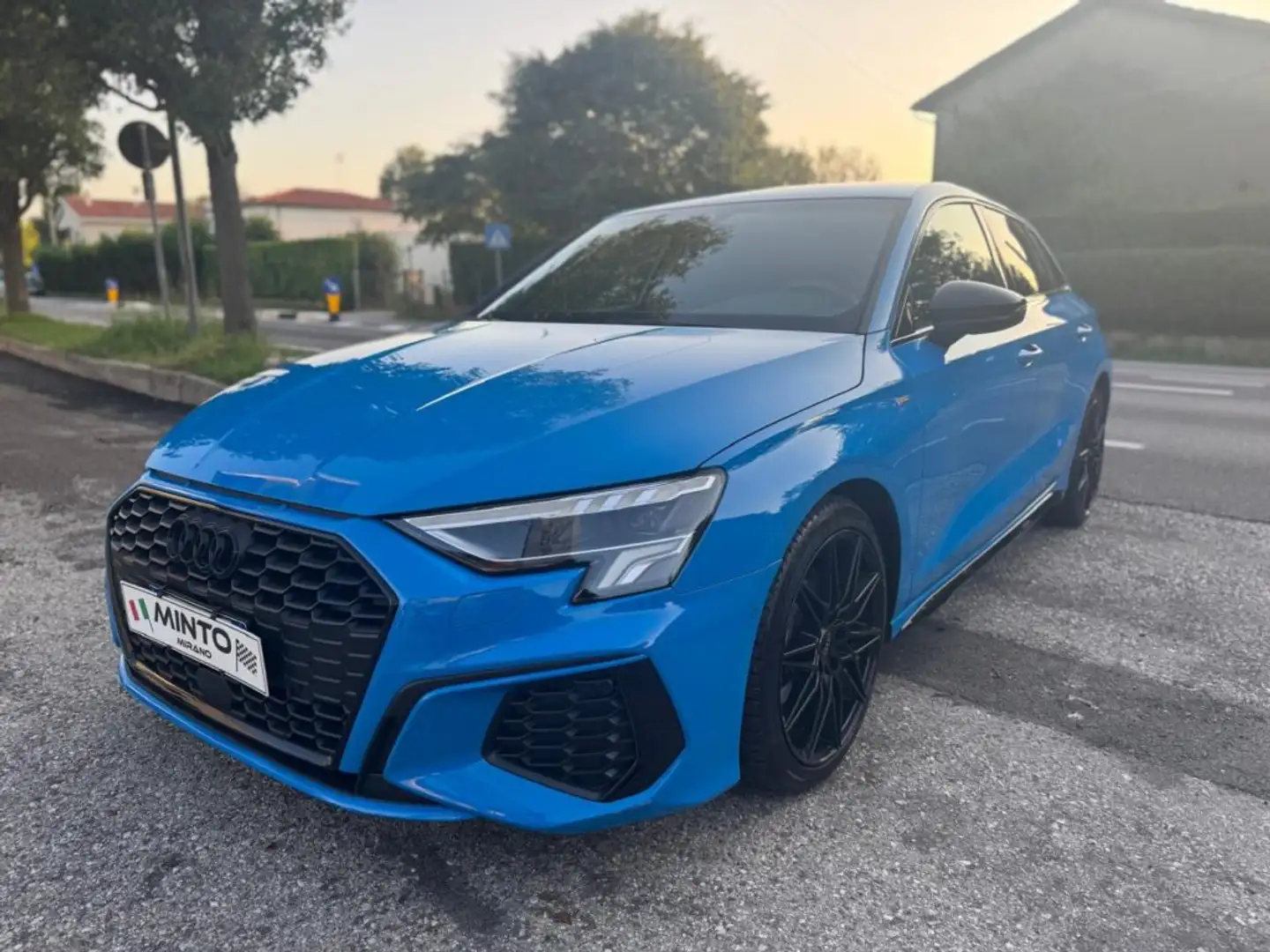 Audi A3 35 TFSI S tronic S line edition Blau - 1