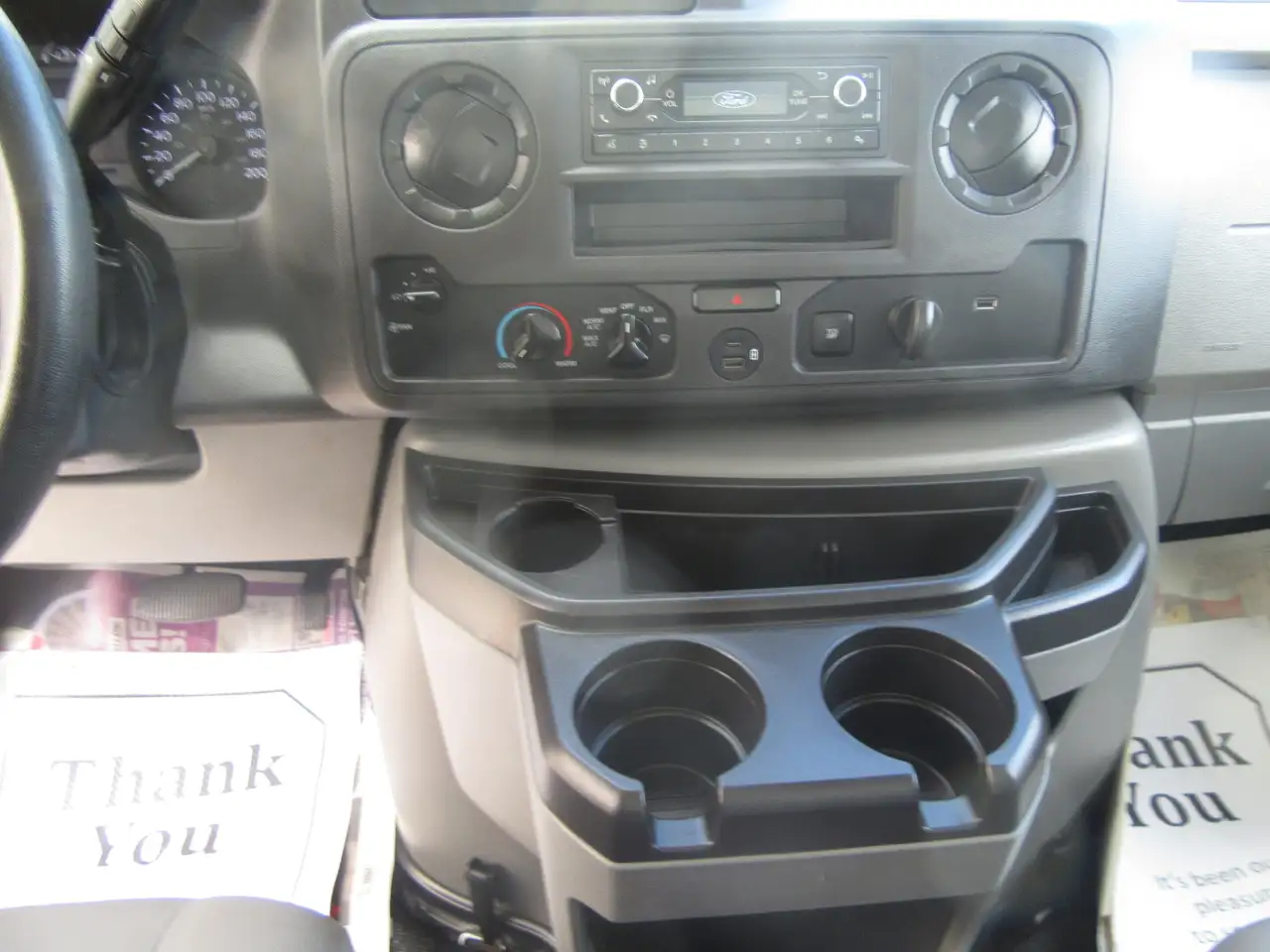 Ford E-450 Super Duty DRW снимка Ford E-450 Super Duty DRW