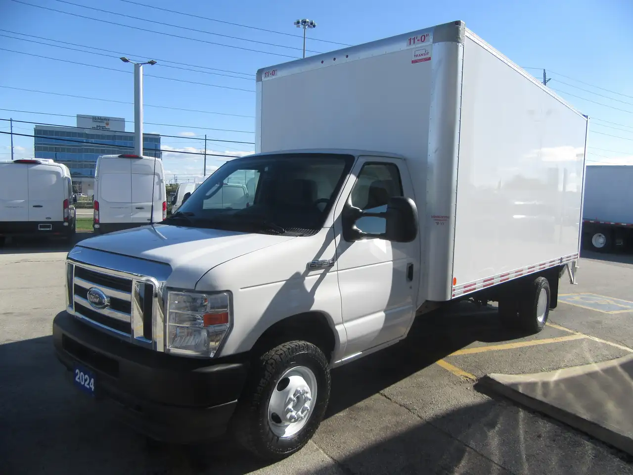 Ford E-450 Super Duty DRW снимка Ford E-450 Super Duty DRW