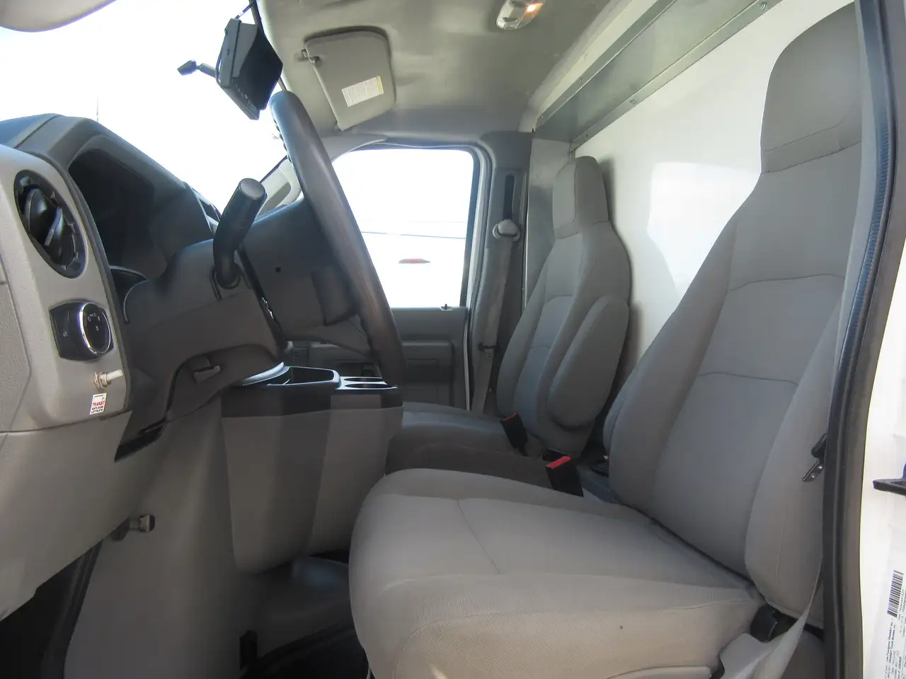 Ford E-450 Super Duty DRW снимка Ford E-450 Super Duty DRW