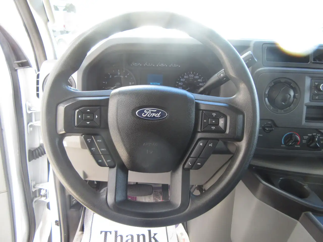 Ford E-450 Super Duty DRW снимка Ford E-450 Super Duty DRW