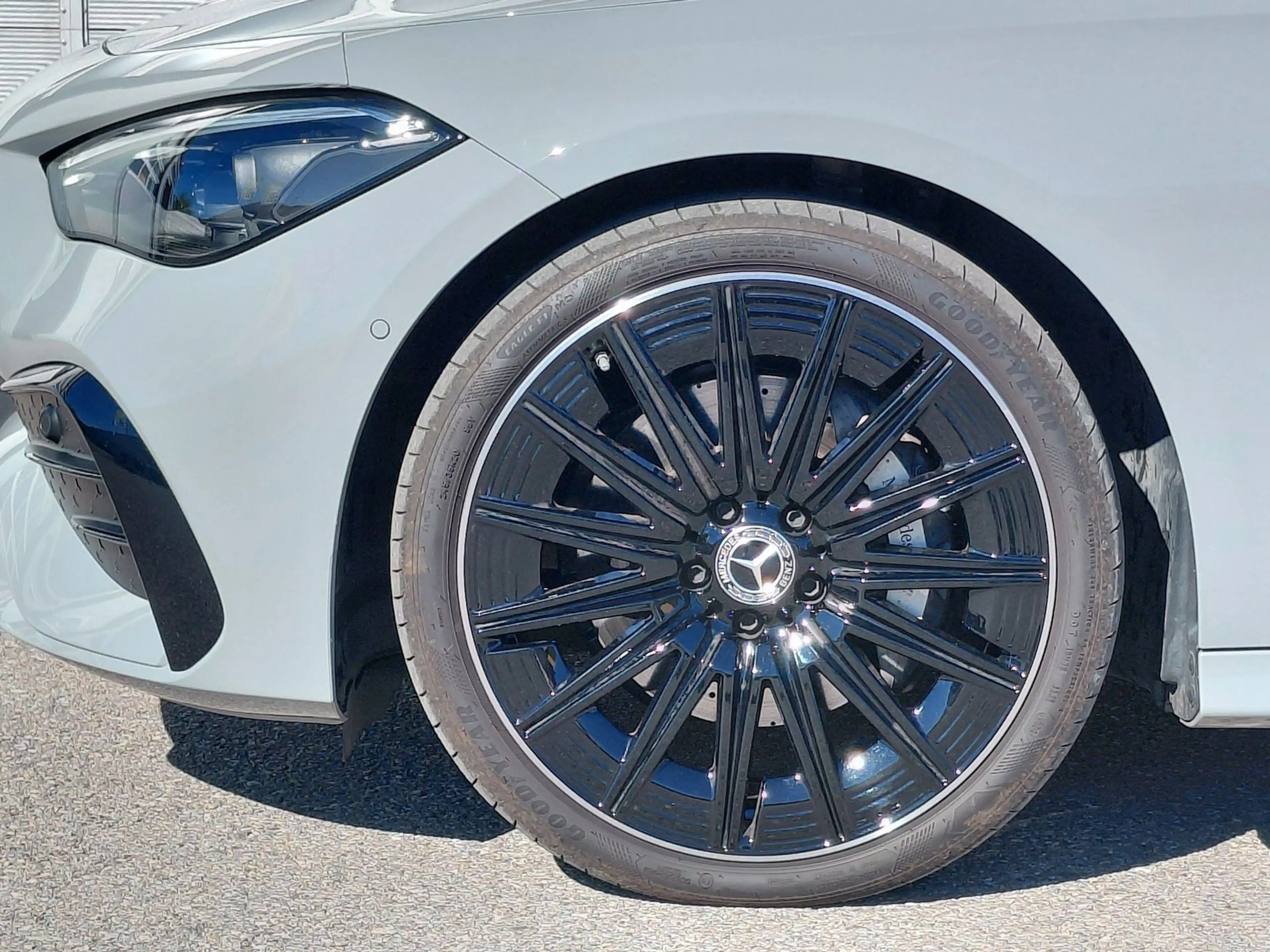 Mercedes-Benz CLE 200 Coupé AMG Premium/Standhzg/Pano/Night — photo 3