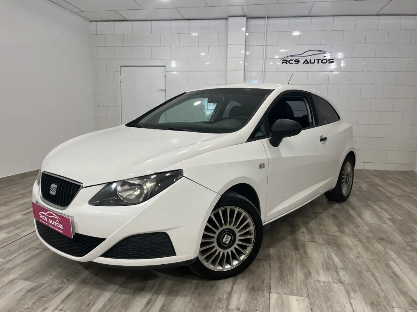SEAT Ibiza SC 1.4 Spotify Weiß - 2