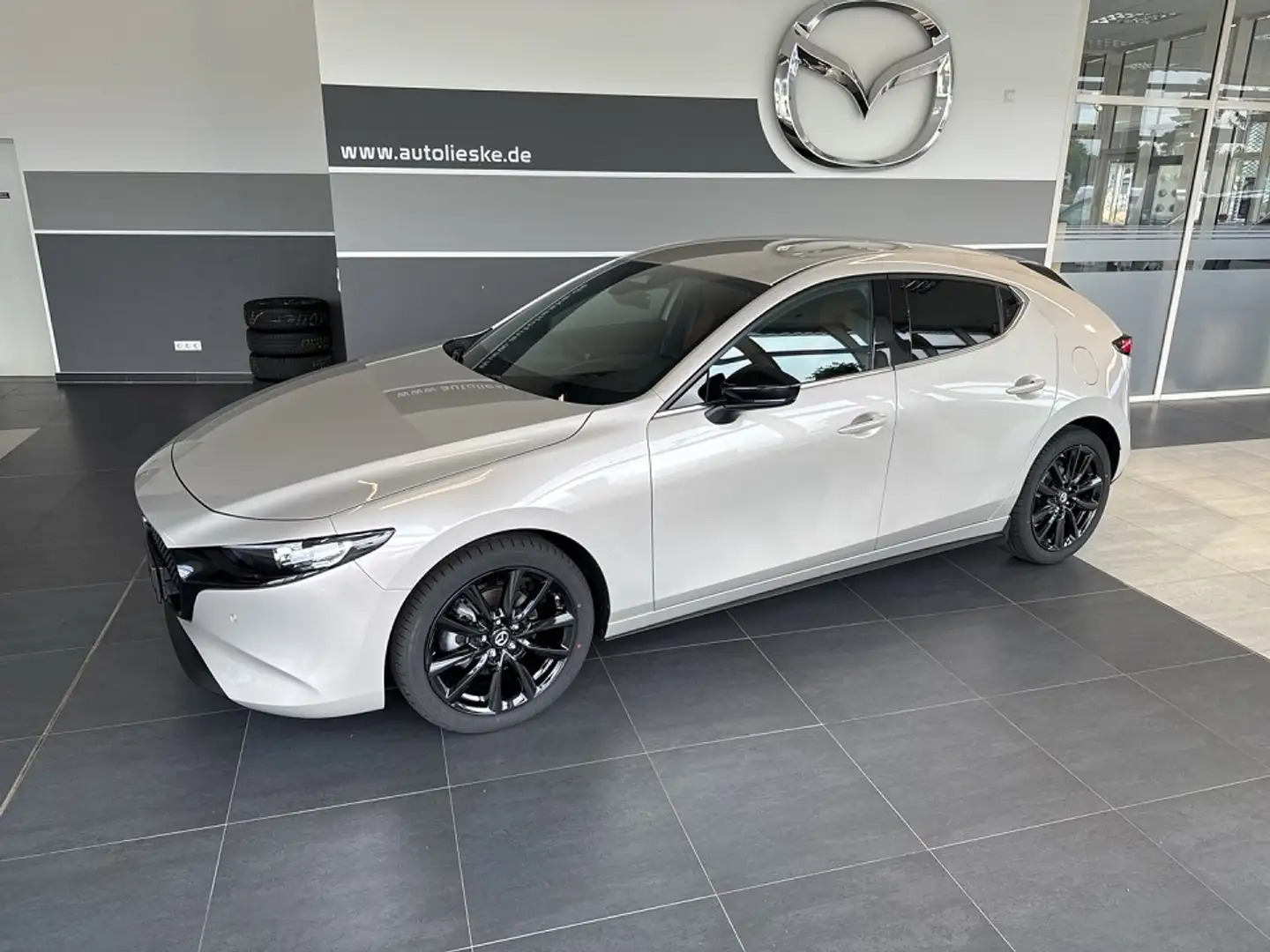Mazda 3 2.5L e-SKYACTIV G 140ps 6AT FWD Nagisa - 2