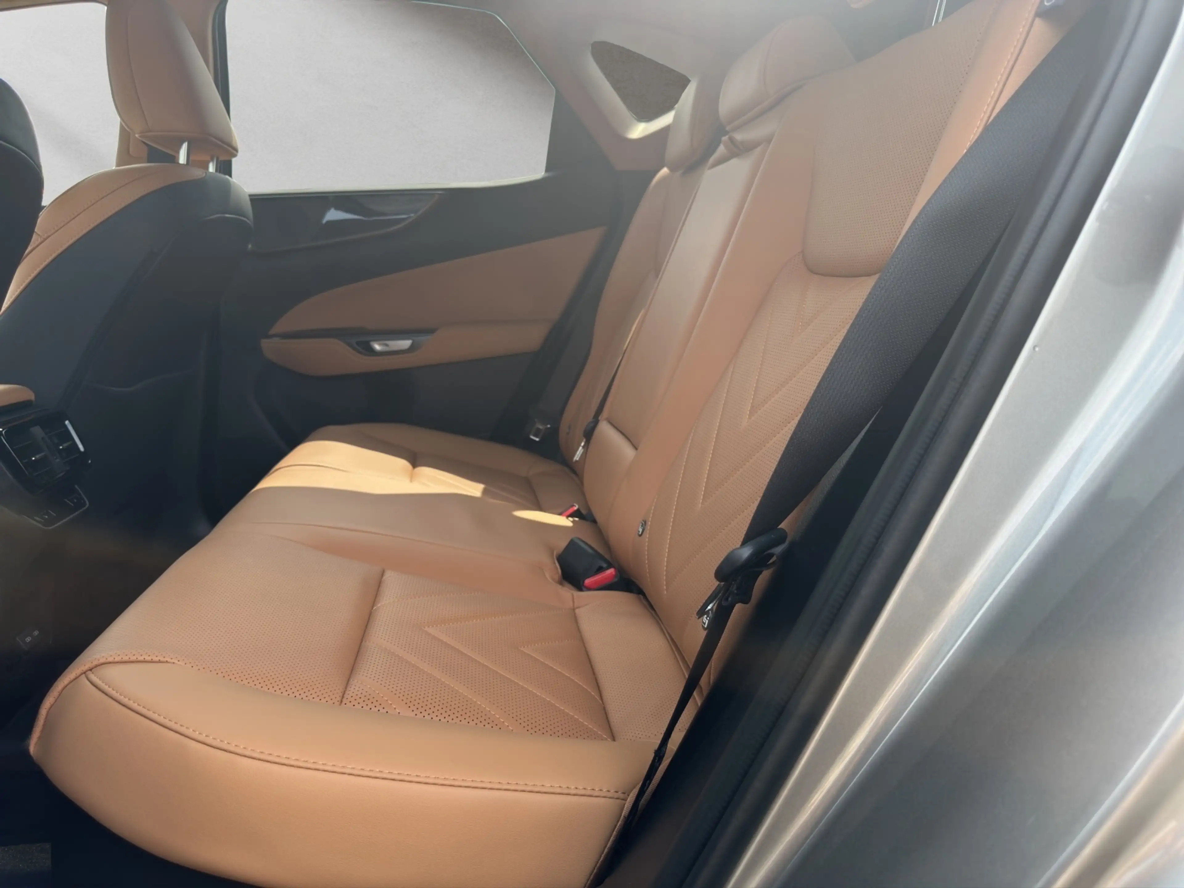 Lexus NX 450h+ E-Four*Pano*Sitzbelüftung*HUD* — photo 15