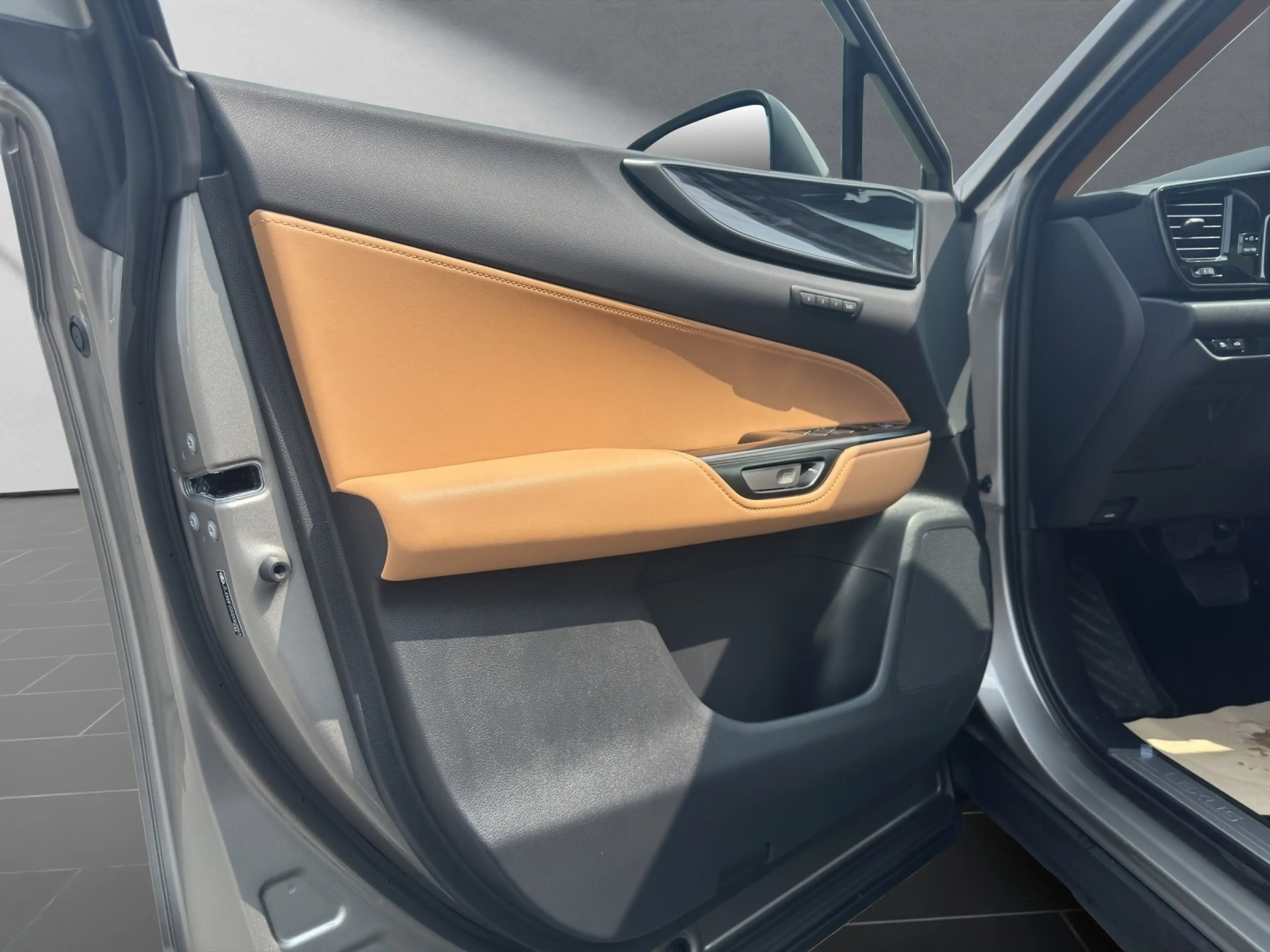 Lexus NX 450h+ E-Four*Pano*Sitzbelüftung*HUD* — photo 11