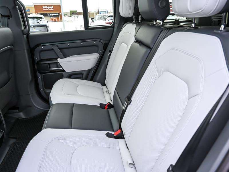 2026 Land Rover Defender 110 P400 X thumb 14
