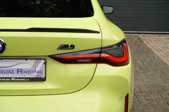 BMW M4 view 12