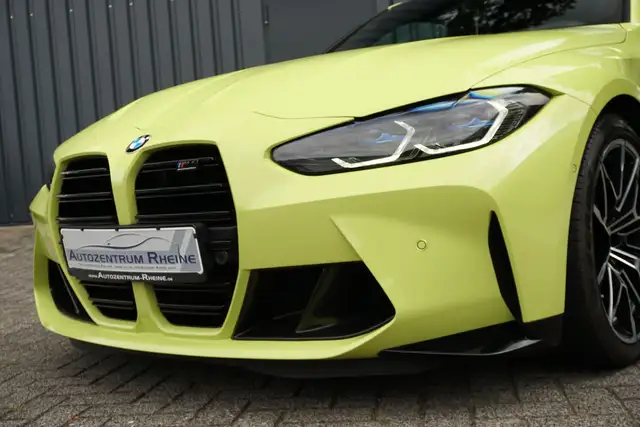 BMW M4 view 9