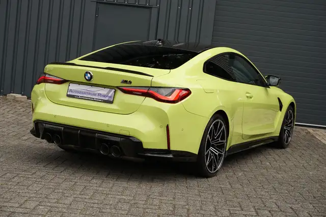 BMW M4 view 7