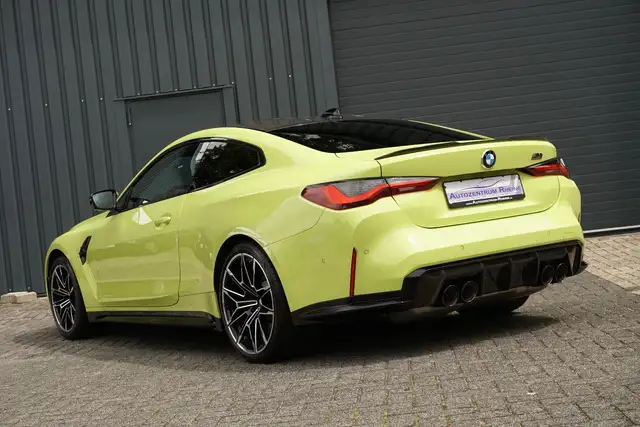 BMW M4 view 5