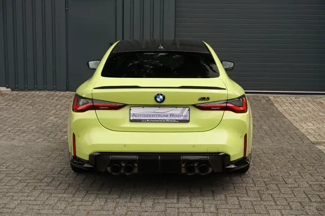 BMW M4 view 6