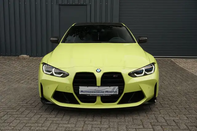 BMW M4 view 2