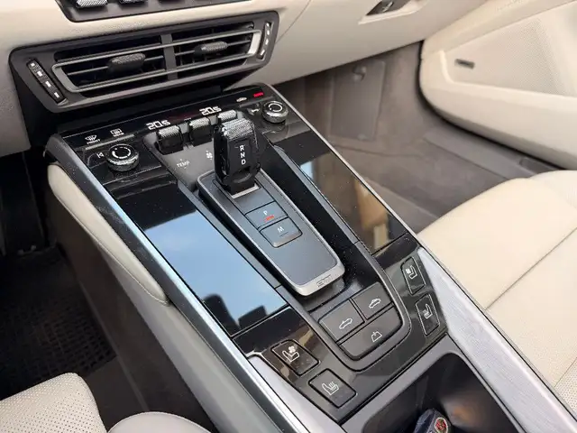 Porsche 911 view 14