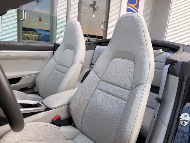 Porsche 911 view 10