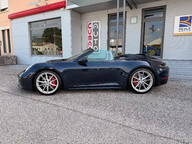 Porsche 911 view 5