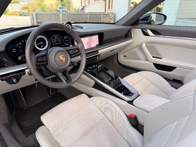Porsche 911 view 9