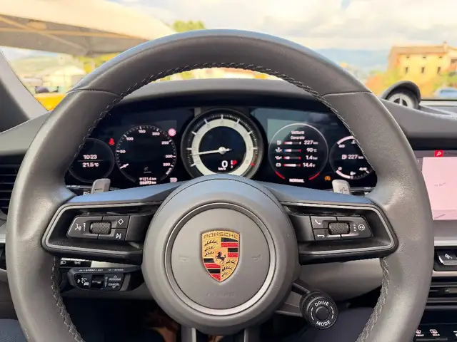 Porsche 911 view 17
