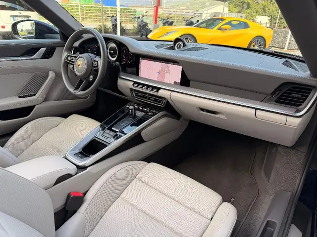 Porsche 911 view 11