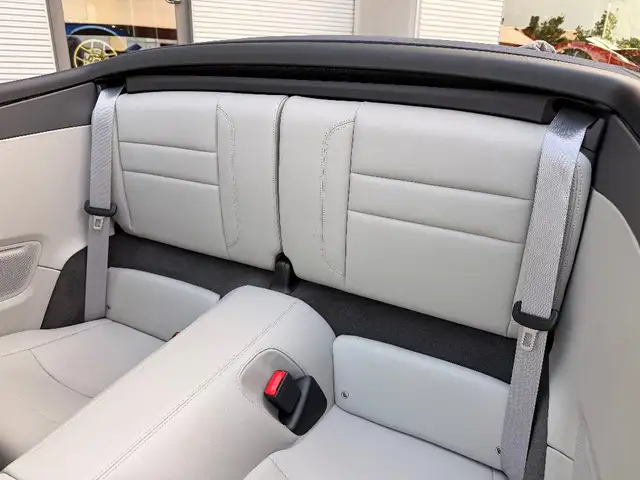 Porsche 911 view 13