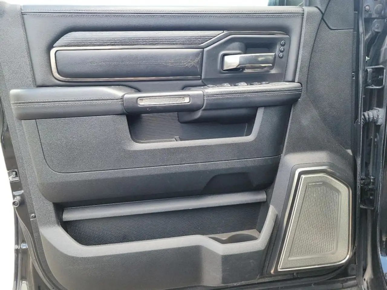 RAM 2500 снимка RAM 2500