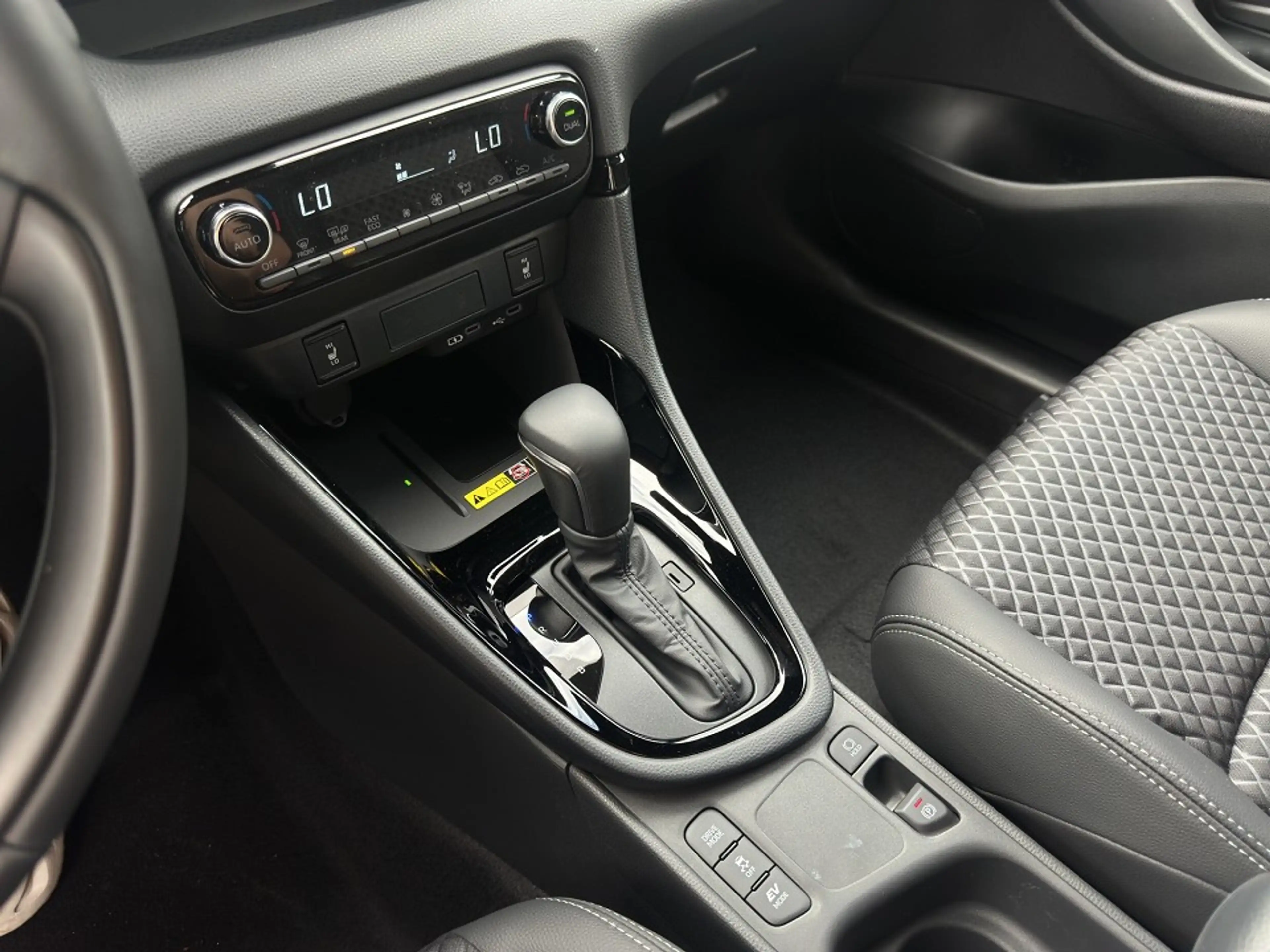 Mazda 2 Hybrid HOMURA ++LED+KAMERA++ — photo 15