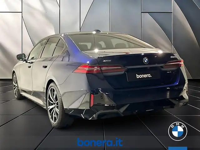 BMW 5 Series view 7
