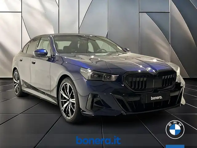BMW 5 Series view 3