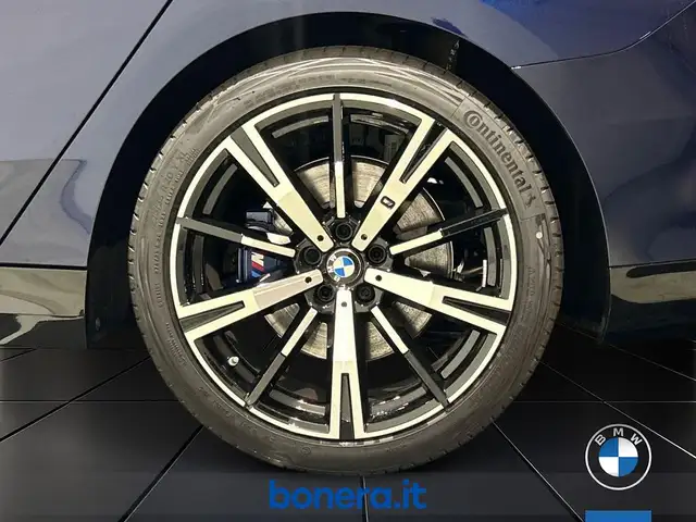 BMW 5 Series view 13