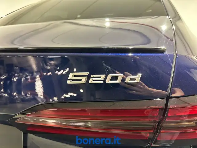 BMW 5 Series view 10