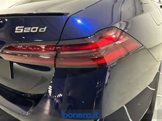 BMW 5 Series view 12