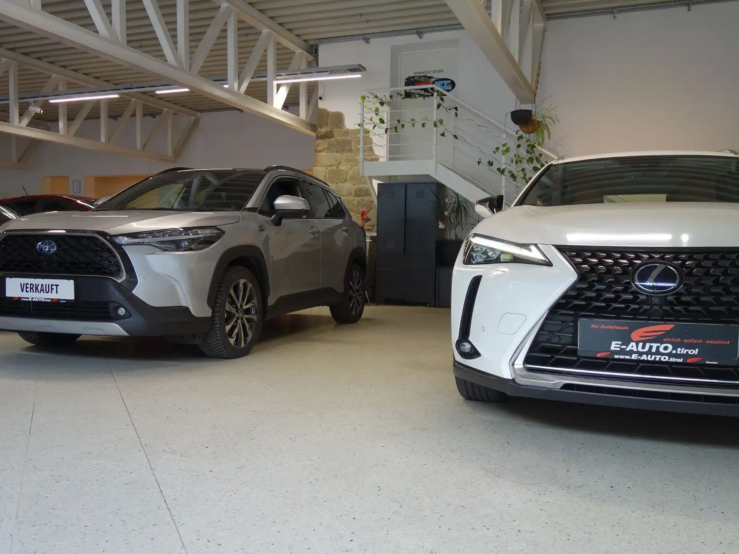 Lexus UX 250h Luxury Aut. *HYBRID *VOLL *AHK *184PS Weiß - 2