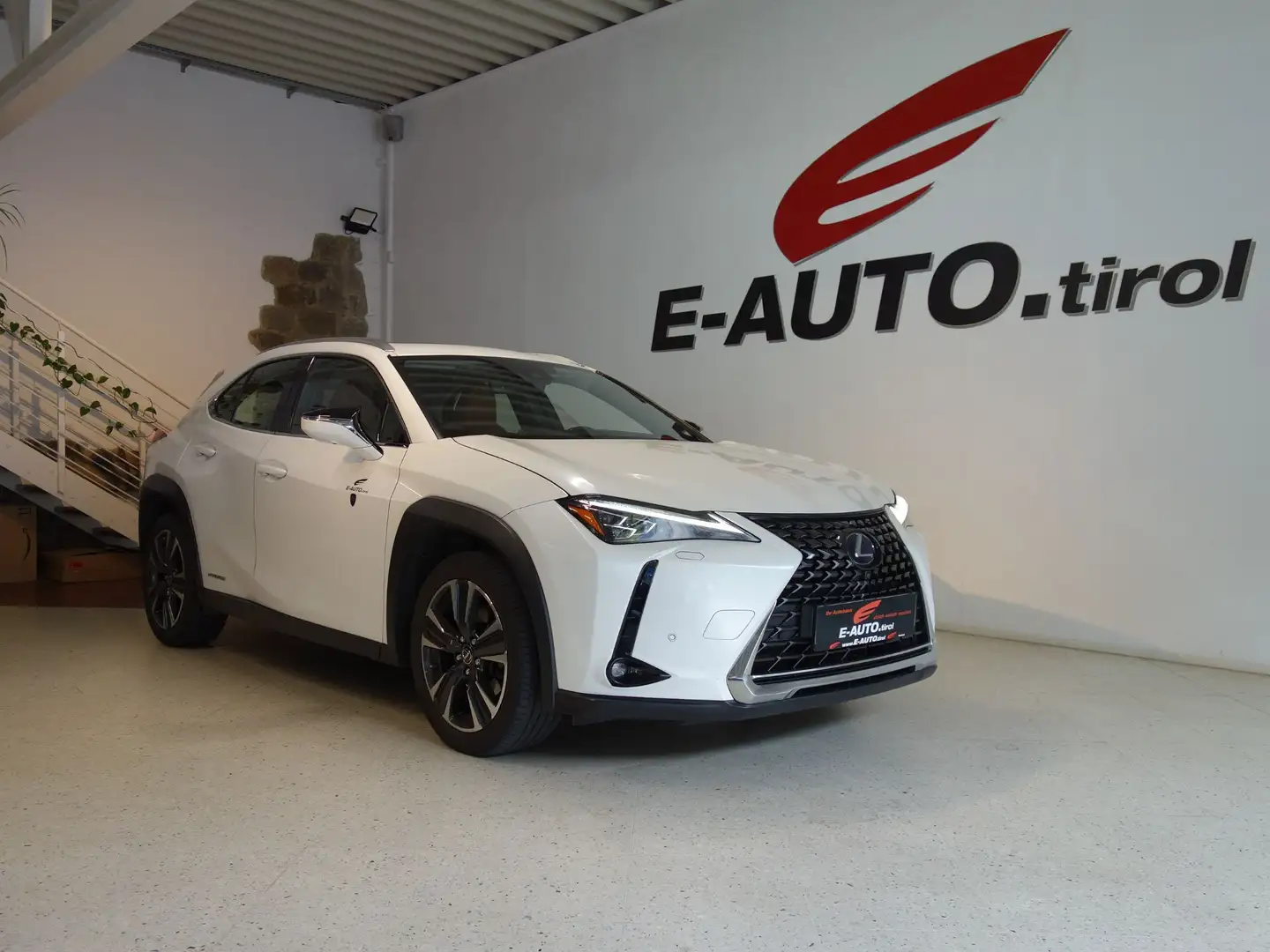 Lexus UX 250h Luxury Aut. *HYBRID *VOLL *AHK *184PS Weiß - 1