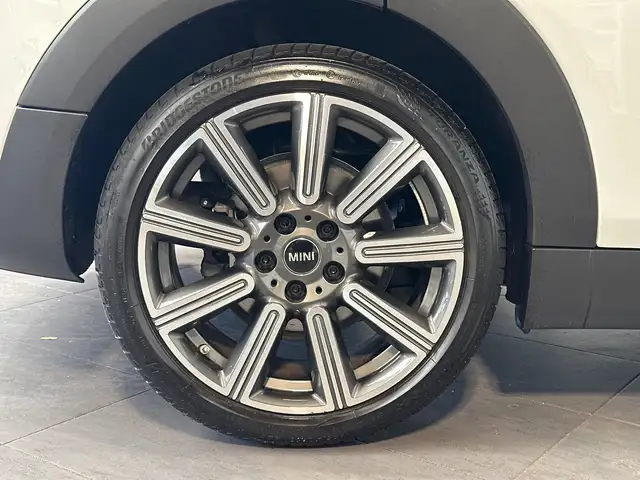 Mini Clubman view 3