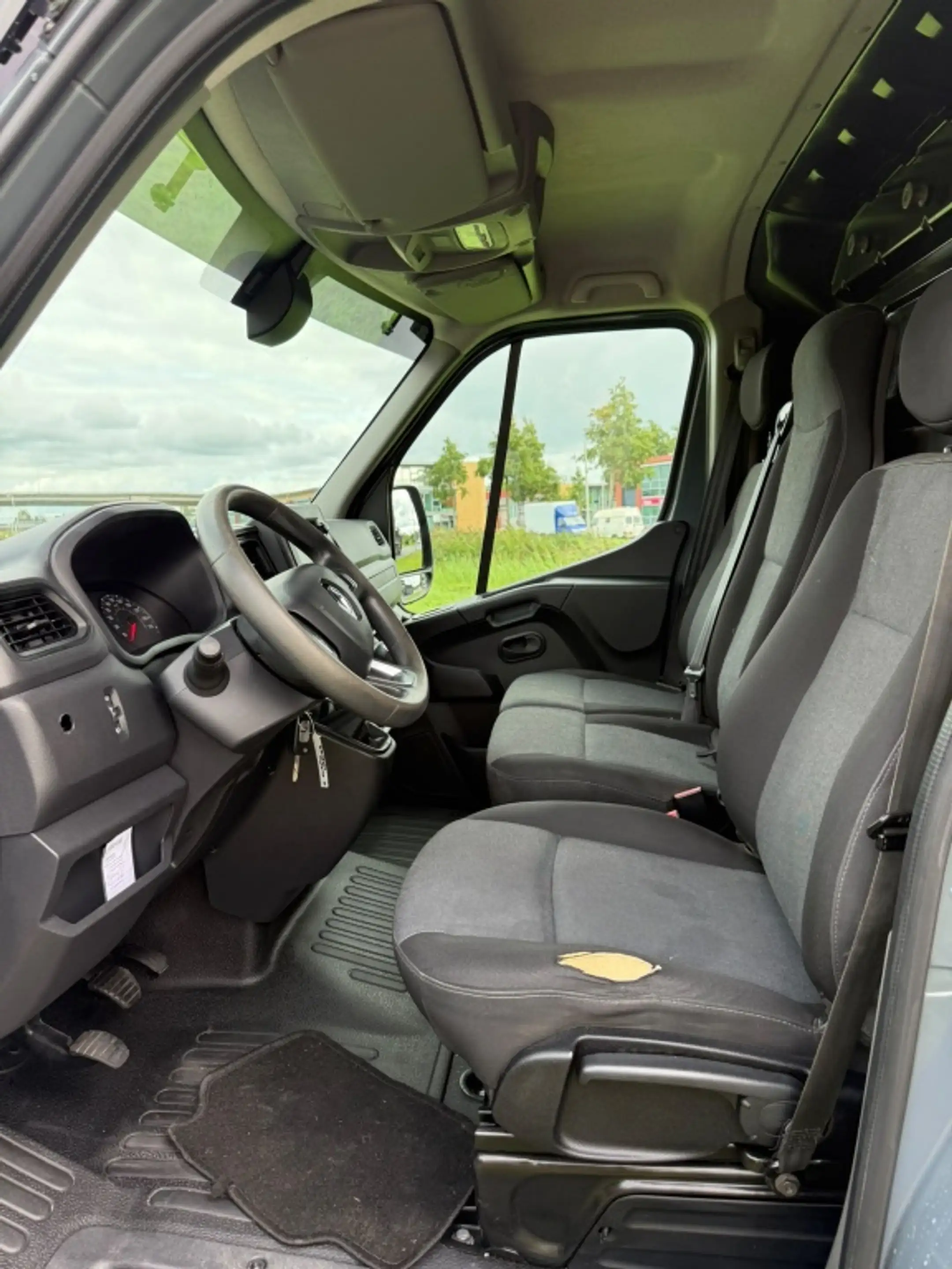 Renault Master T35 2.3dCi L2H2 W.E. — photo 2