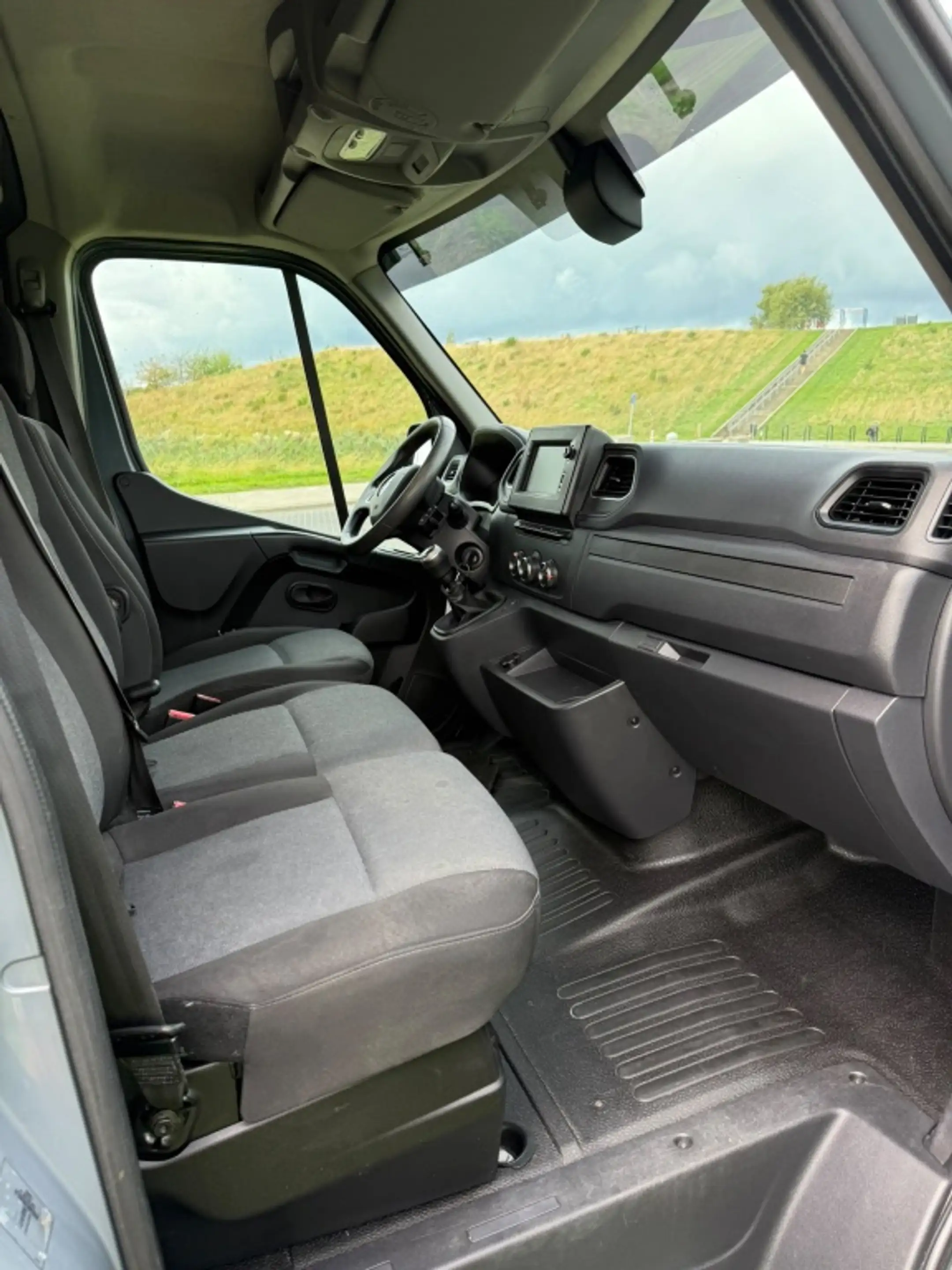 Renault Master T35 2.3dCi L2H2 W.E. — photo 8