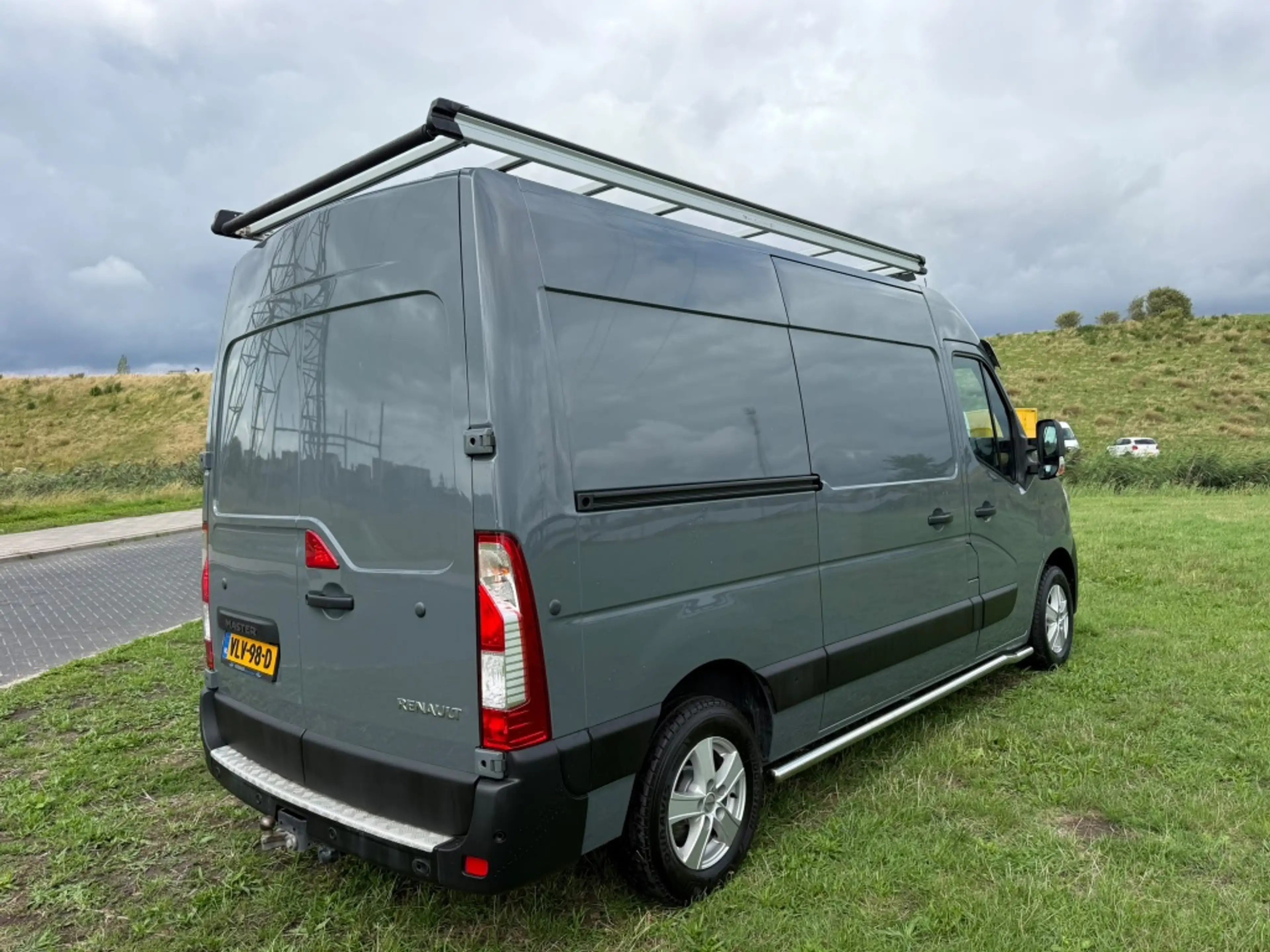 Renault Master T35 2.3dCi L2H2 W.E. — photo 14