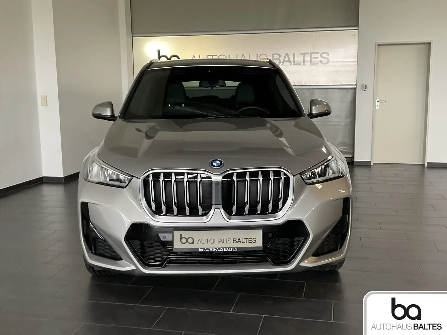 BMW X1 X1 xDrive30e M Sport 19"/Pano/DrivPlus/Park/AHK Silber - 2