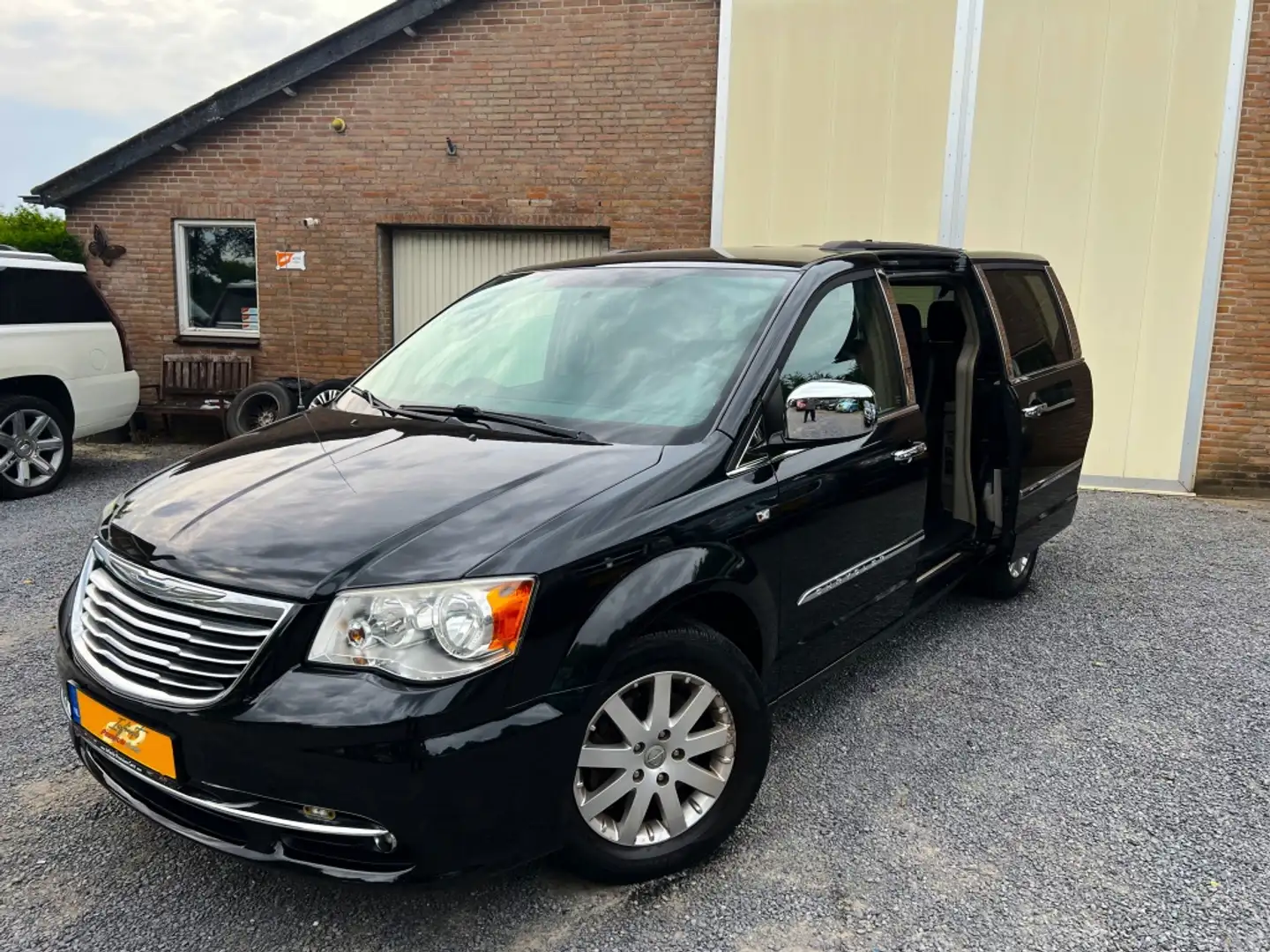Chrysler Grand Voyager 3.6 V6 LIMITED J.DAIMLER BLACK APPLE-CARPLAY/4K.TV Zwart - 2
