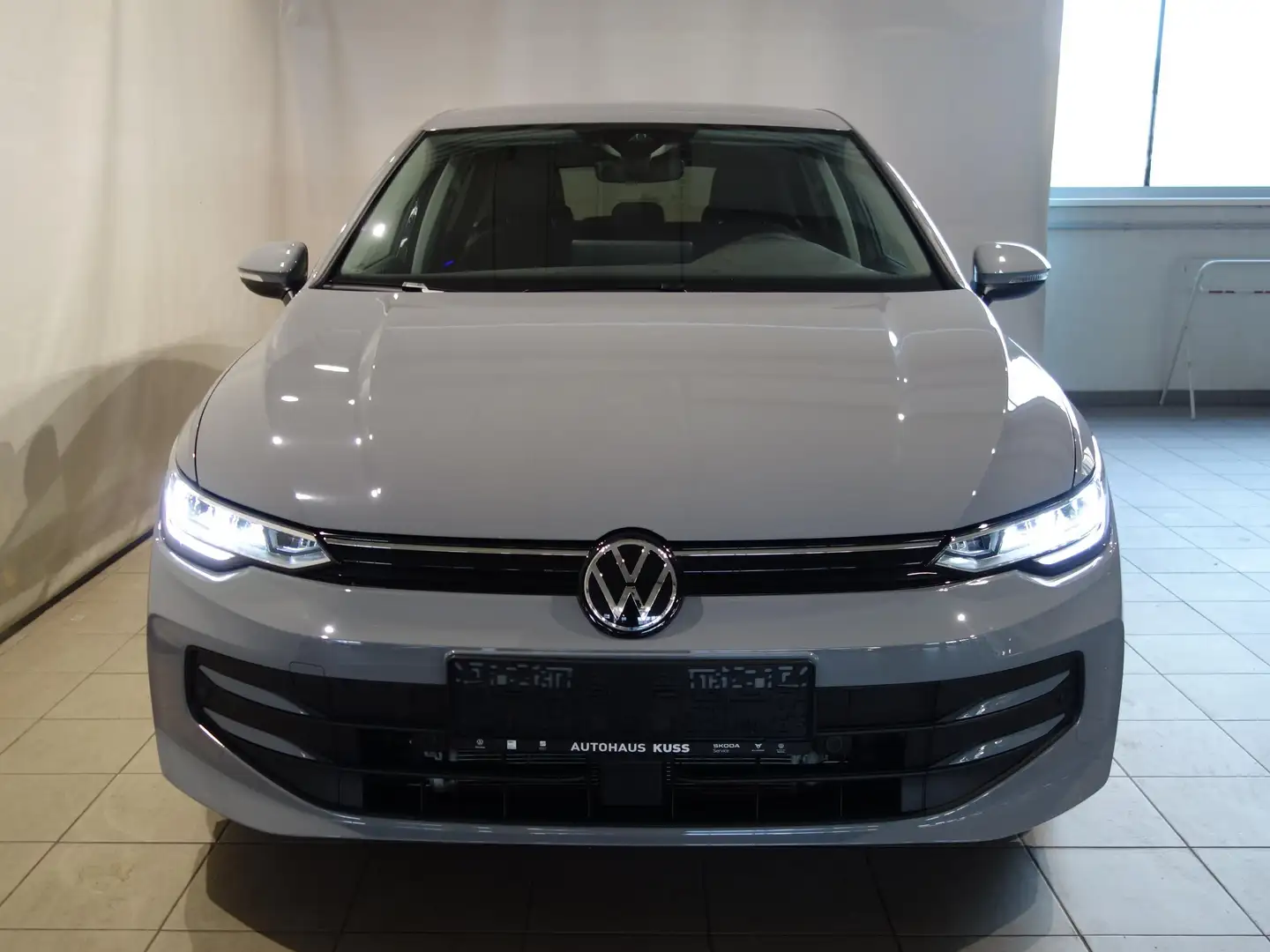 Volkswagen Golf 1.5 eTSI 85 kW Life DSG Grau - 2