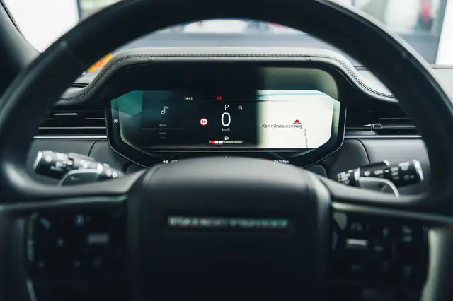 Land Rover Range Rover view 11