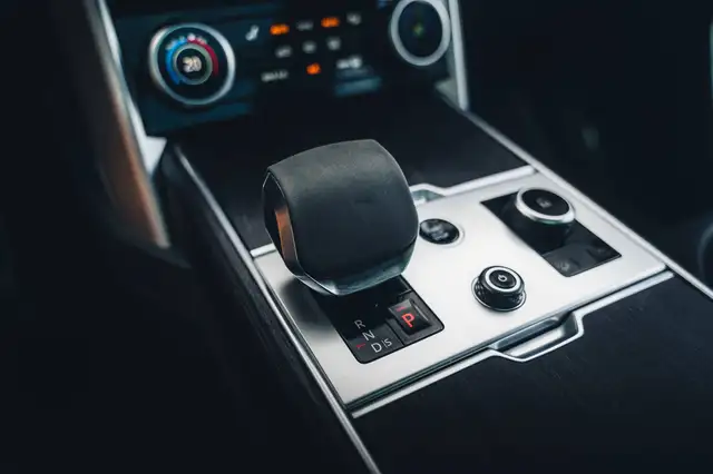 Land Rover Range Rover view 15